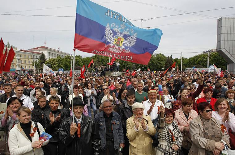 A két délkelet-ukrajnai szakadár „népköztársaság” elismerését javasolja az orosz alsóház Putyinnak