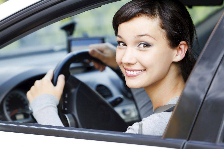 Autóbiztosítás: az idősebbeken hajtanák be, amit a fiatalokon veszítenek