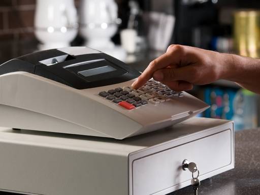 Az elektronikus pénztárgépek használatát vizsgálta az adóhatóság – több mint négymillió lejre bírságoltak