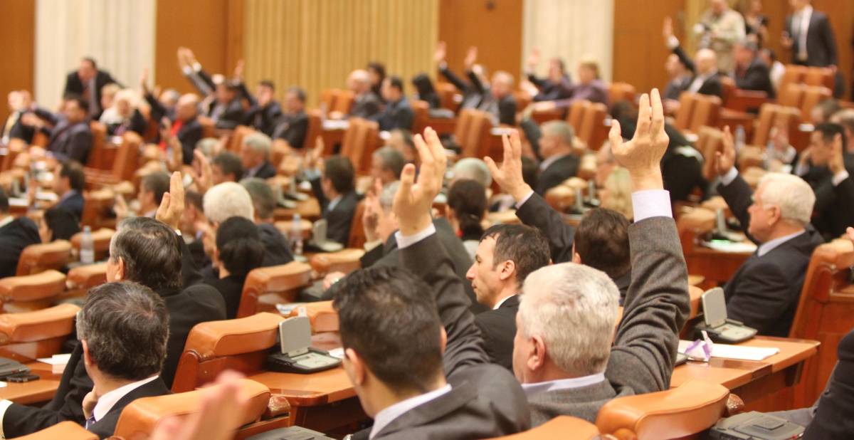 Megszavazta a nyugdíjtörvényt a képviselőház – az RMDSZ javaslatai is helyet kaptak a módosított változatban