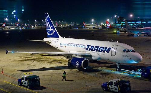 Sikkasztás gyanújával vizsgálódik a Tarom légitársaságnál a szervezett bűnözés elleni ügyosztály