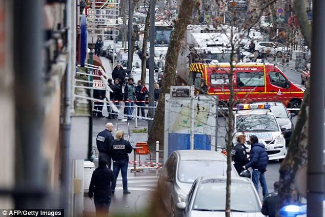 Újabb lövöldözés Párizsban, egy rendőrnő meghalt