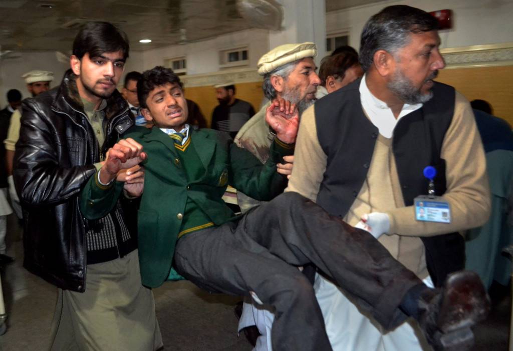 Tömegmészárlás egy pakisztáni iskolában