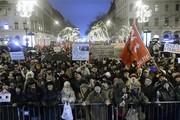 A közállapotok megváltoztatásáért tüntettek Budapesten
