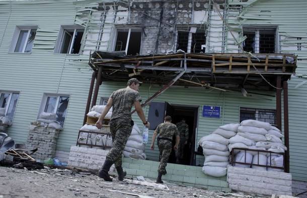 Az ukrán fegyveresek elérték Luhanszk központját
