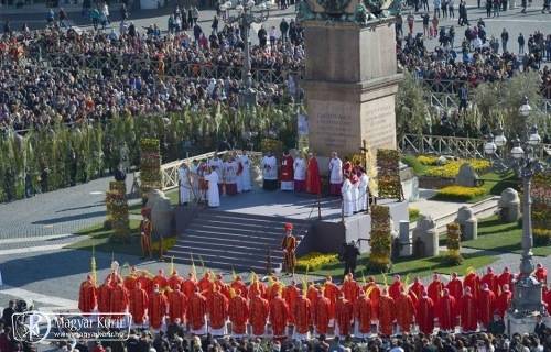 Ferenc pápa virágvasárnap: válasszuk az alázat útját a világiasság helyett