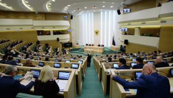 Elfogadta az orosz parlament a „rémhírterjesztést” és a szankciófelhívást büntető törvényt