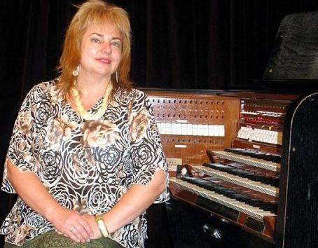 Közeledni a hangszer lelkéhez – Interjú Molnár Tünde vásárhelyi orgonaművésszel