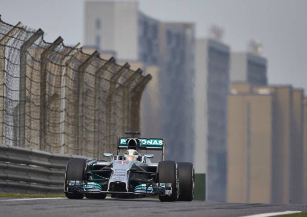 Hamilton megállíthatatlan, újabb kettős Mercedes-siker Kínában