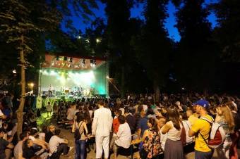 A Szamos-parton felállított színpadon mérettetnek meg a kolozsvári jazzfesztivál versenyzői