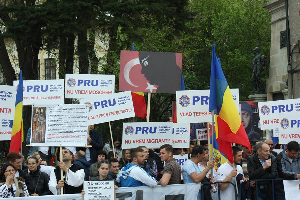 Tüntettek a bukaresti megamecset ellen