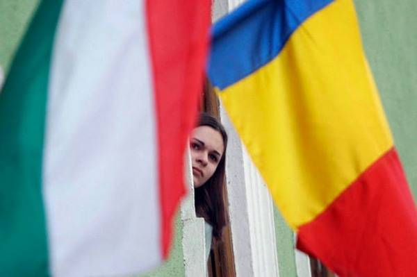 A román zászló kitűzésére vonatkozó rendelkezések betartására szólította fel Hargita megye prefektusa a közintézmények vezetőit