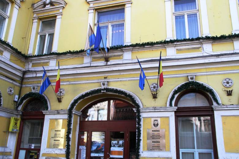 A román zászló kitűzését követeli a sepsiszentgyörgyi városháza tornyára Dan Tanasă – az ügyben bukaresti bíróság dönt