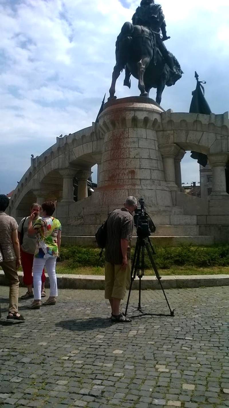 Megrongálták a Mátyás-szobrot Kolozsváron