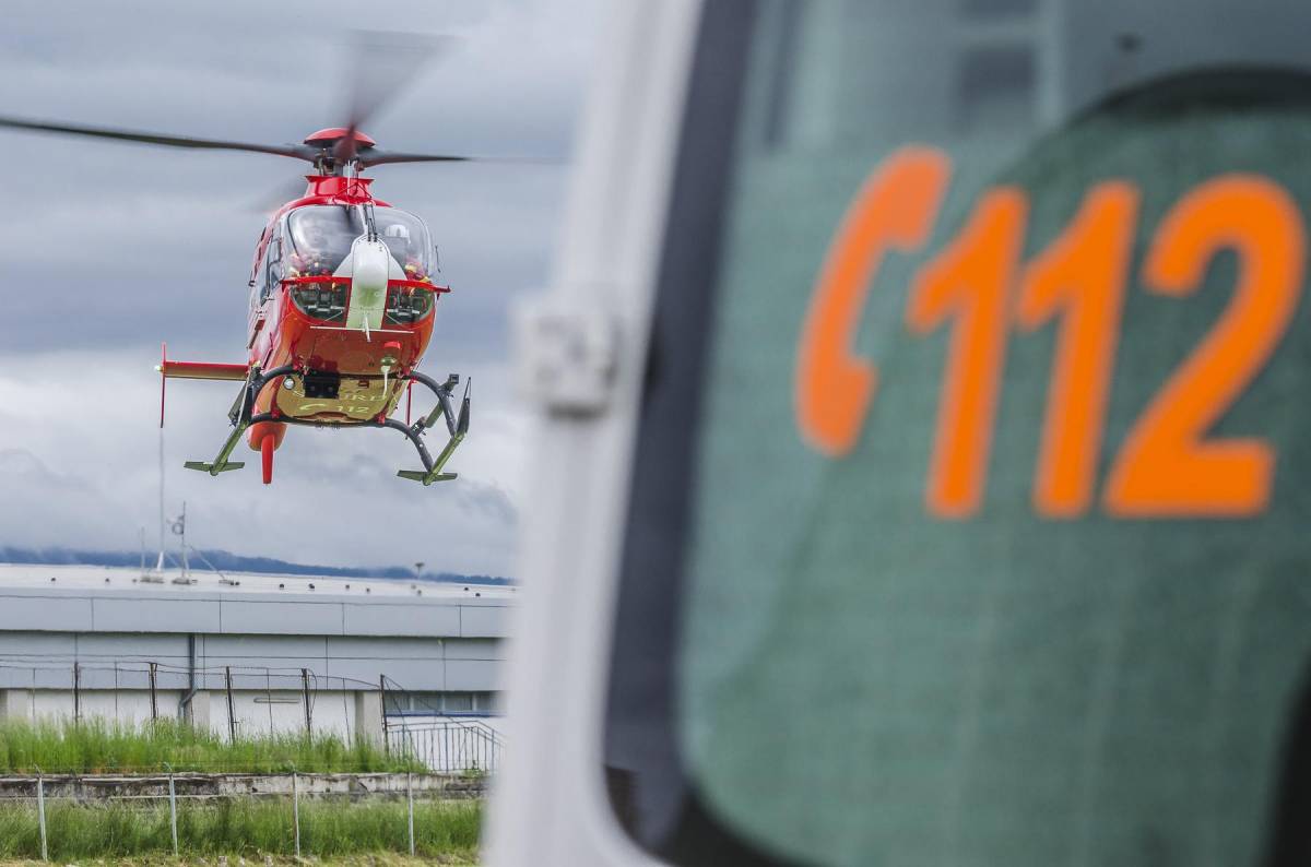 Mentőhelikopterrel szállították kórházba a jéghideg Marosba esett gyermeket