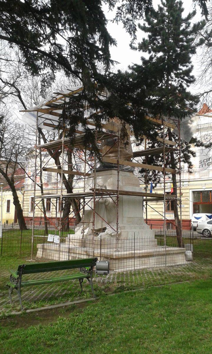 Pénteken avatják fel a megújult Szacsvay-szobrot