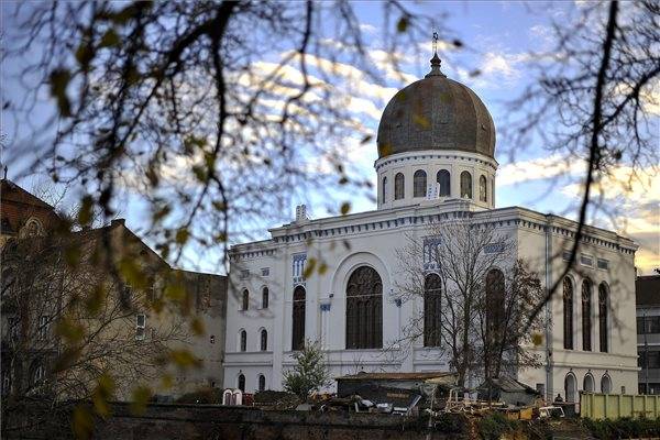 Felavatták Nagyváradon a felújított neológ zsinagógát