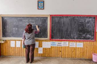 Eltörölt egyenlőtlenség: tovább dolgozhatnak a női pedagógusok