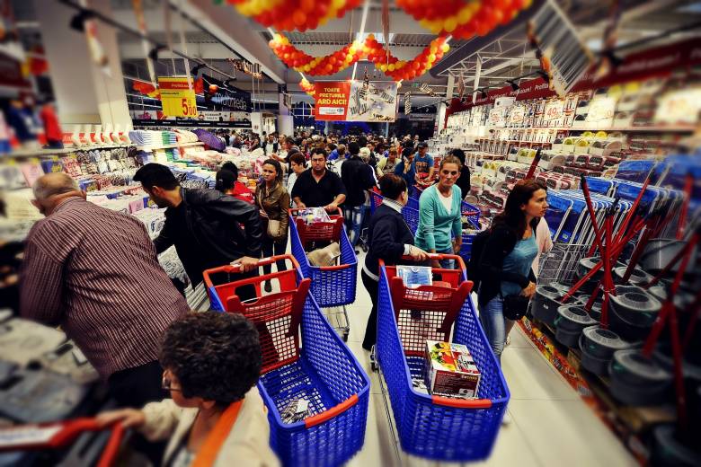 Trükkökkel pörgetik fel a fogyasztást a szupermarketek, ajánlatos tudatosan válogatni az áruk közül
