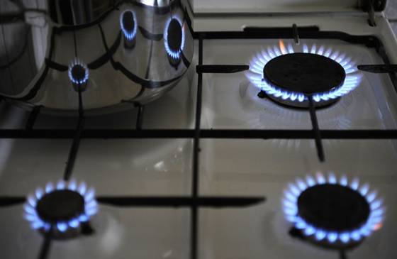 Olcsóbb lesz a háztartási földgáz – július 1-jétől 5 százalékkal fizetnek kevesebbet az állami rendszerhez tartozó fogyasztók