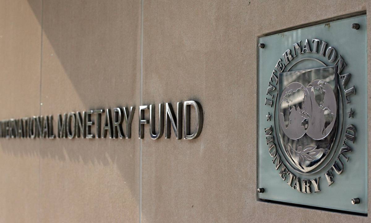 Az adócsökkentések halasztását javasolja az IMF
