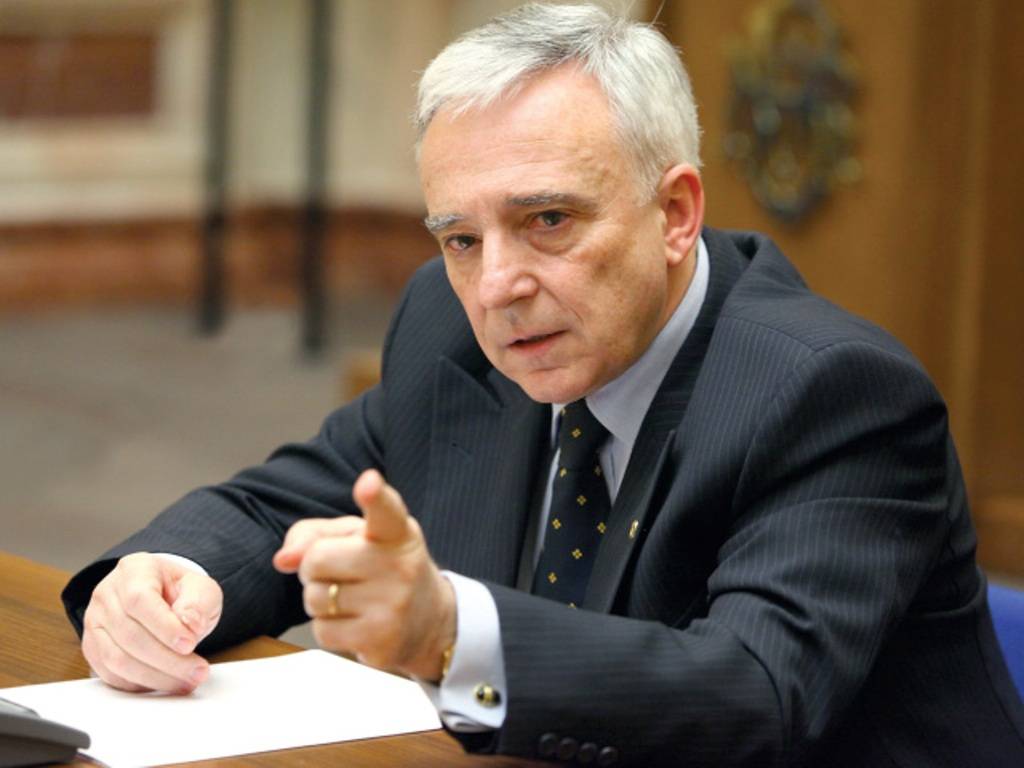 A kapzsisági adó eltörlését kéri Mugur Isărescu – a jegybank kormányzója szerint senki sem manipulálja a kamatlábat
