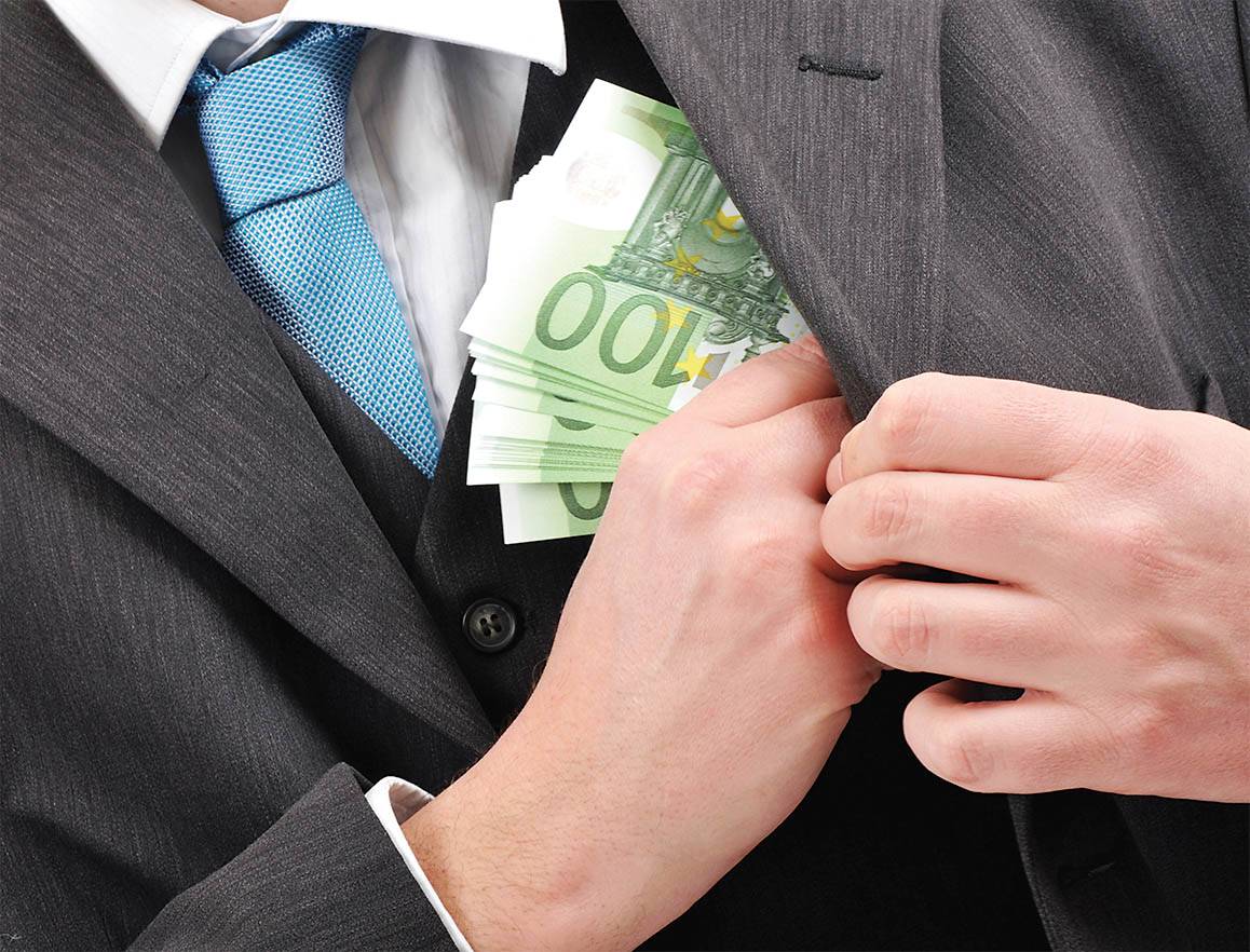 Új uniós irányelv: tízezer euró fölött bűncselekmény a korrupció