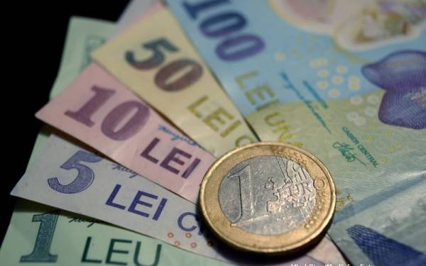 Újabb történelmi mélyponton a lej az euróhoz képest, egy euró már 4,8079 lej