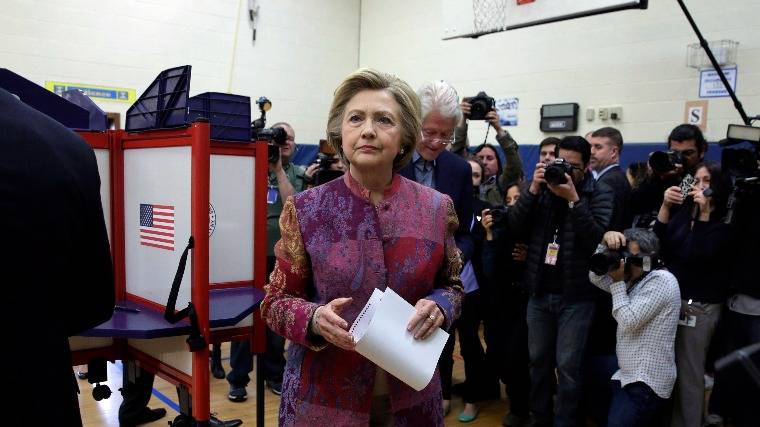 Hillary Bill nyomdokain: történelmi hasonlóságok a Clintonok kampányában