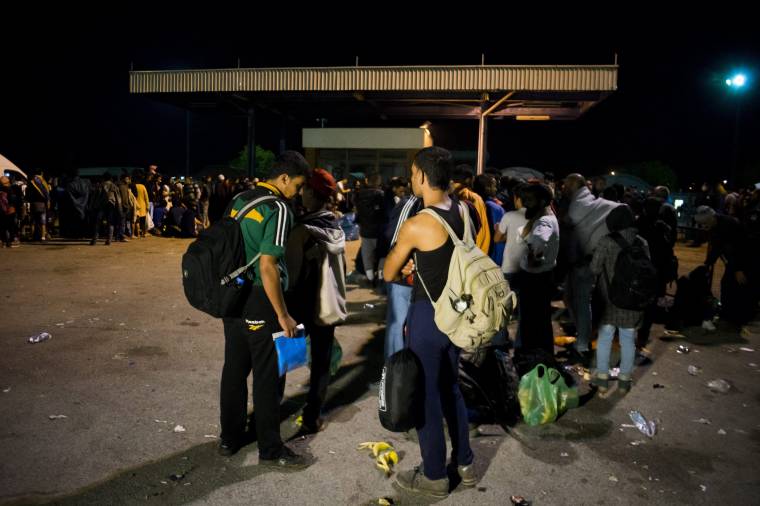 Humanitárius vagy provokált migrációs válság? Több ezren özönlötték el az észak-afrikai spanyol exklávét