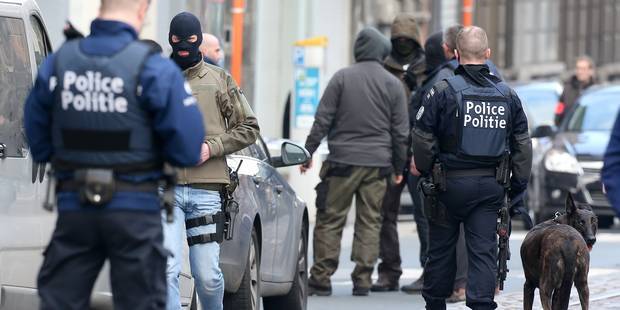 Megkéseltek egy rendőrt Brüsszelben, terrortámadás történhetett