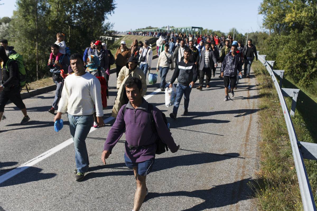 Téma lezárva, kapuk kinyitva: hamarosan migránsok milliói kelnek útra Európa felé a török államfő szerint