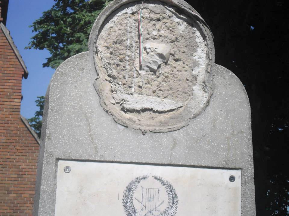 Megrongálták az újszentesi Petőfi-emlékművet
