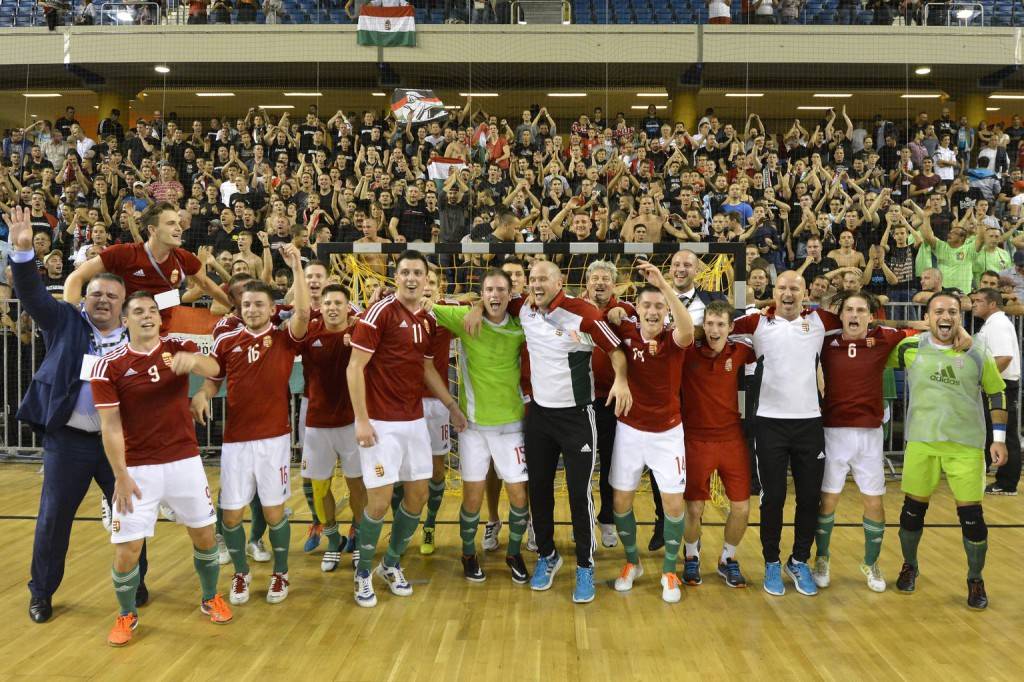 Eb-n a magyarok: az utolsó másodpercben fejelt góllal verték Romániát