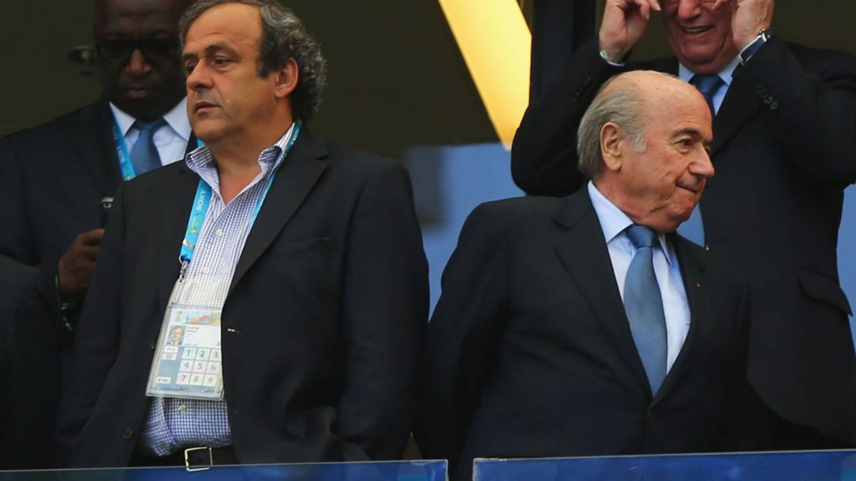 Bajban Blatter és Platini, hosszú a vádlista a két egykori futballguru ellen