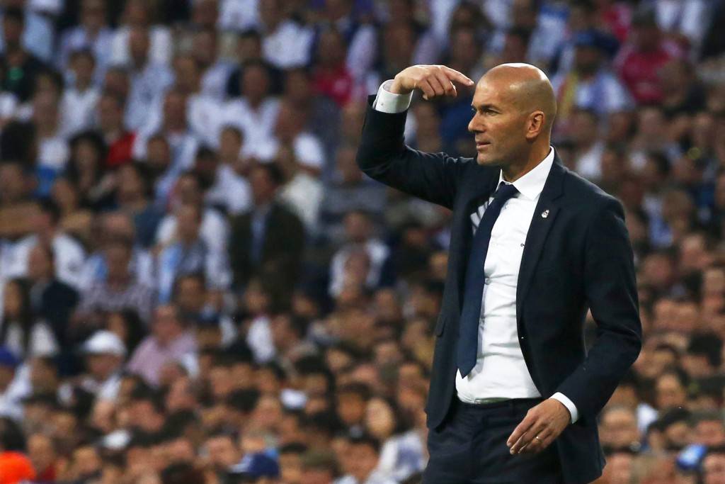 Döbbenet a Real Madrid szurkolótáborában: Zidane feláll a kispadról