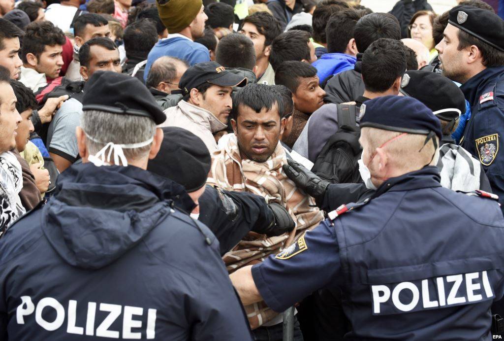 Ausztria nem akar több menekültet fogadni, Brüsszel figyelmeztet