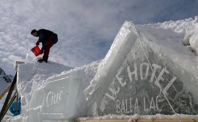 Az enyhe téli időjárás miatt az idén nem épül meg az ország egyetlen jégszállodája