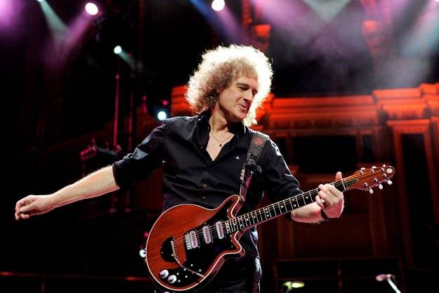 Bukarestben és Pesten is fellép Brian May, a Queen egykori gitárosa
