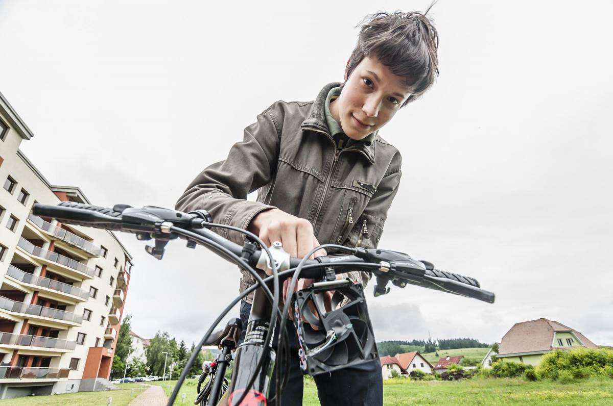 Biciklis telefontöltőt talált fel Imets Tamás csíkszeredai diák