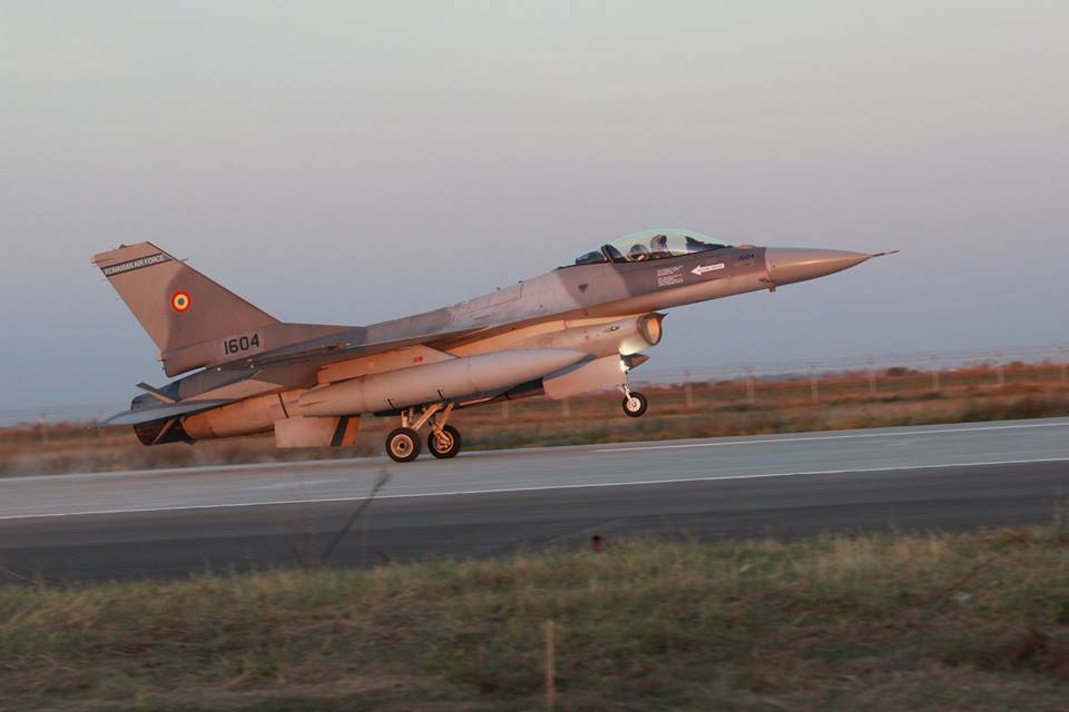Hadrendbe álltak a Románia által megvásárolt F-16-osok