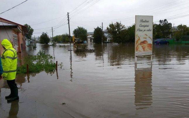 Heves esőzés és áradások Kelet-Romániában