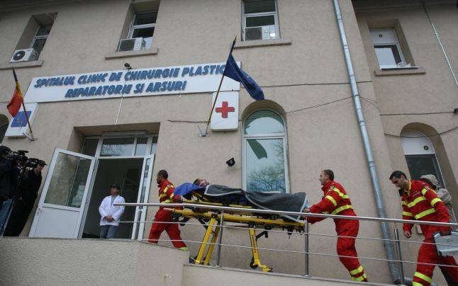 Lárvák a sebben, rossz vér – Horror egy bukaresti kórházban