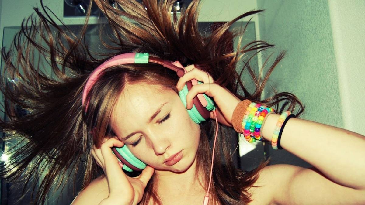 Hallókészülékre szorulhatnak a hangos zenét gyakran hallgató fiatalok