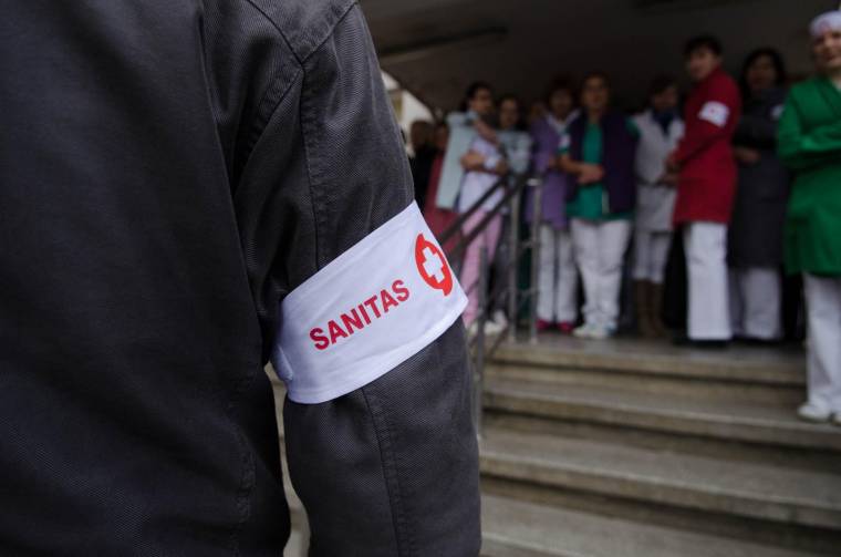 A tömegtüntetés után figyelmeztető, majd általános sztrájkot robbantana ki a Sanitas