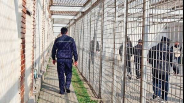 A nyomozó hatóság feltételezése szerint öngyilkos lett egy börtönőr Aradon