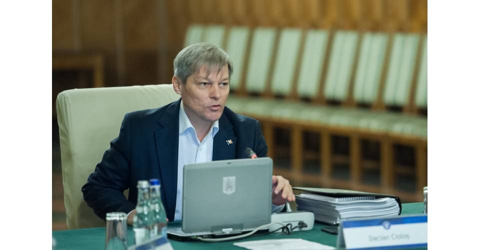 Cioloș „illetlennek” tartja Orbán szatmári kijelentéseit