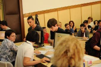 Kétezer helyet biztosítanak a vidéki diákoknak a romániai egyetemeken