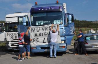 Dühösek a kormányra, országos tiltakozásba fognak a romániai fuvarozók