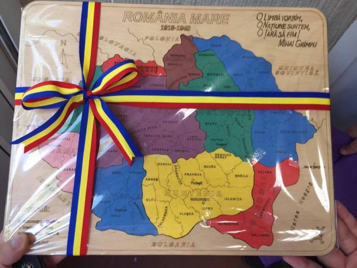 Nagy-Románia-térképet ajándékoztak Cioloșnak Chișinăuban